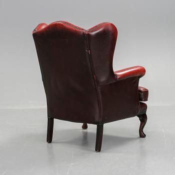 ÖRONLAPPSFÅTÖLJ, skinn, England, 1900-tal.