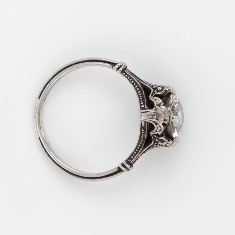 An Edwardian 1.75 ct old-cut diamond ring. Quality circa K-L/VS.