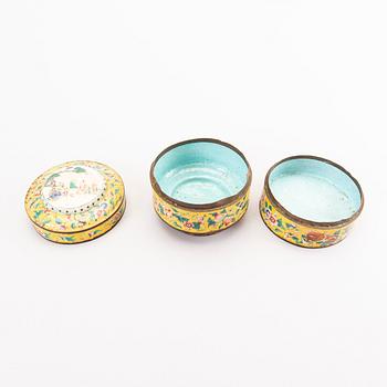 Skål samt ask med lock Kina 1800-tal cloisonné-arbete.