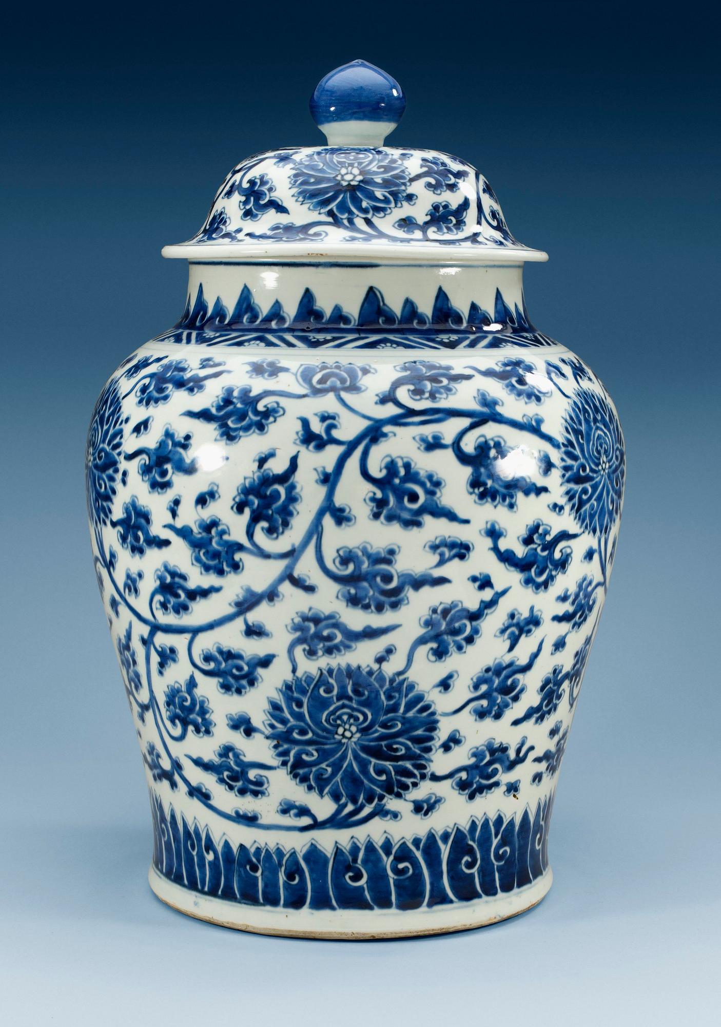 URNA med LOCK, porslin. Qing dynastin, Kangxi (1662-1722).
