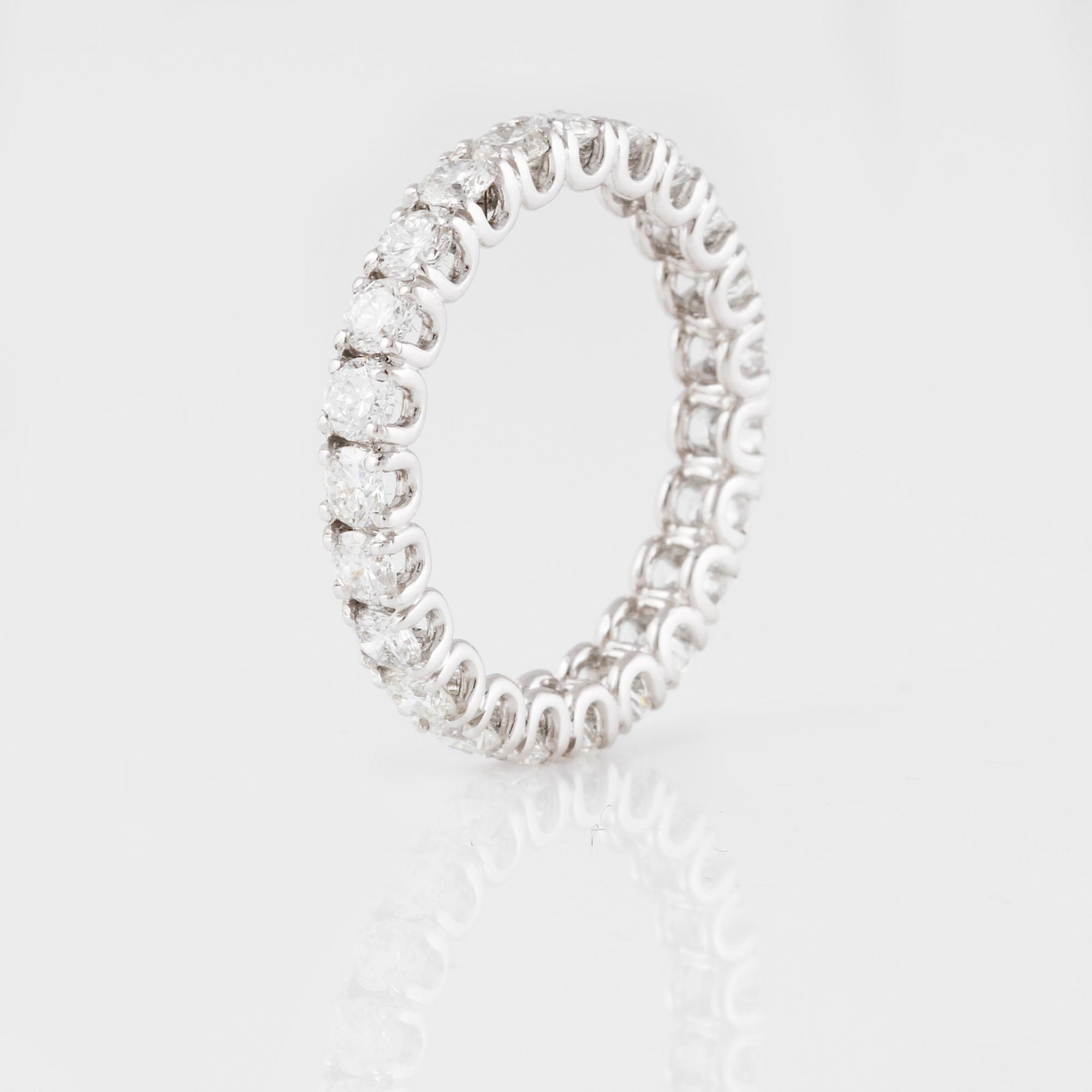 RING, sk eternityring, med briljantslipade diamanter, ca 2.00 ct.