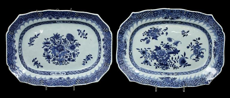 STEKFAT, 3 st, samt TALLRIK, porslin, Kina, 1700/1800-tal.