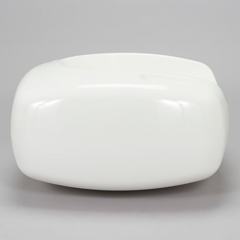 Eero Aarnio, "Soap-tuoli" Artekno, signeerattu Eero Aarnio, 2010.