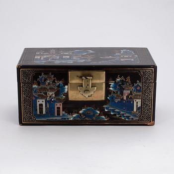 LACKSKRIN, bemålat, Kina, 1900-tal.