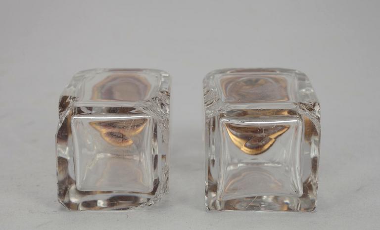 SKRIN samt PARFYMFLAKONGER,  glas samt förgylld mässing, 1800-talets senare hälft.
