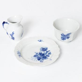 Te- och kaffeservis, 33 delar, porslin. "Blå blomst", Royal Copenhagen, Danmark.