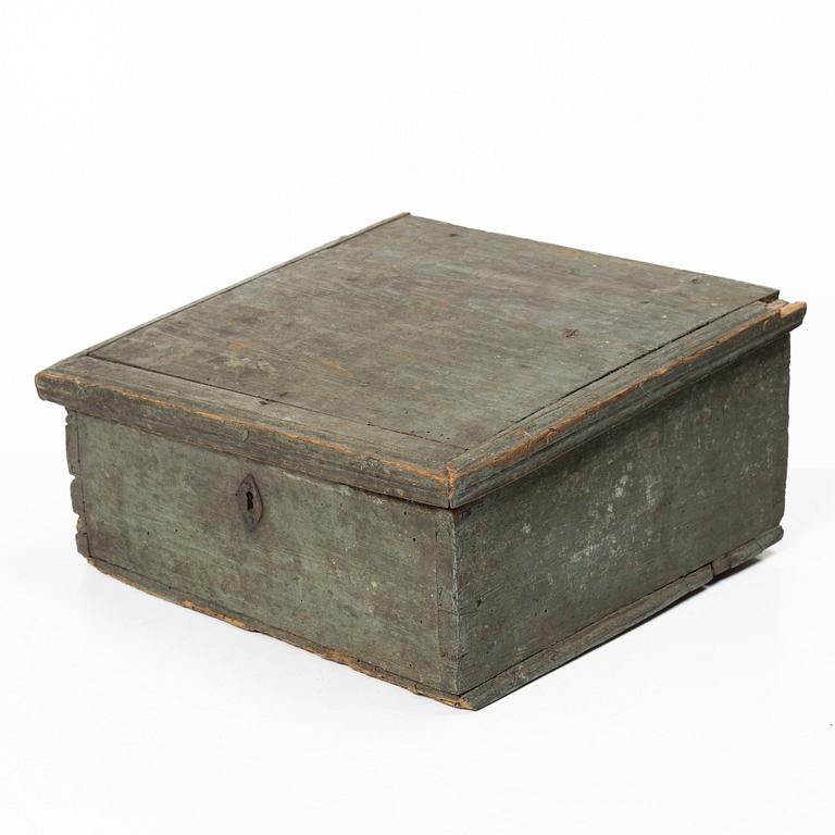 Box, folk art, 19th century.