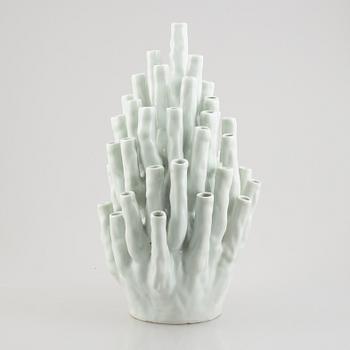 Pols Potten, a 'Coral 50-Tulips' pocelain vase.