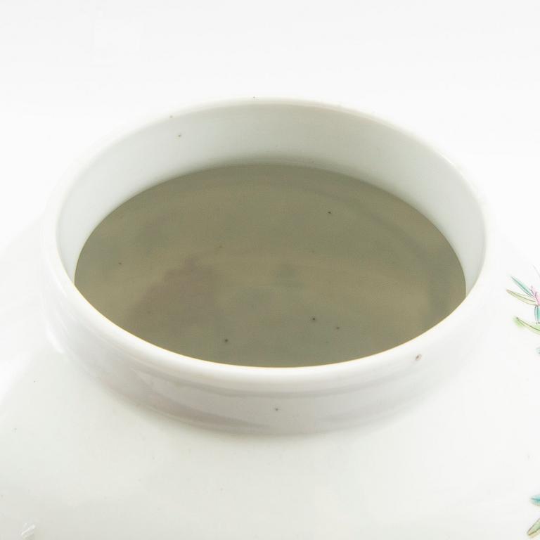 Lock urn China, 19th century porcelain.