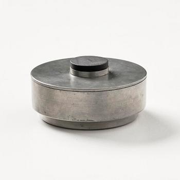 Nils Fougstedt, ask med lock, modell "A 1415", Firma Svenskt Tenn, Stockholm, 1935.