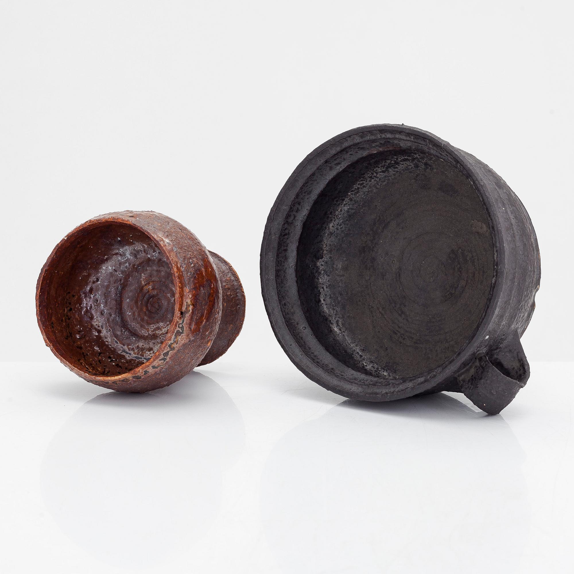 Raija Tuumi, malja ja pikari, kivitavaraa, signeerattu RT Arabia 1963 ja 1971.