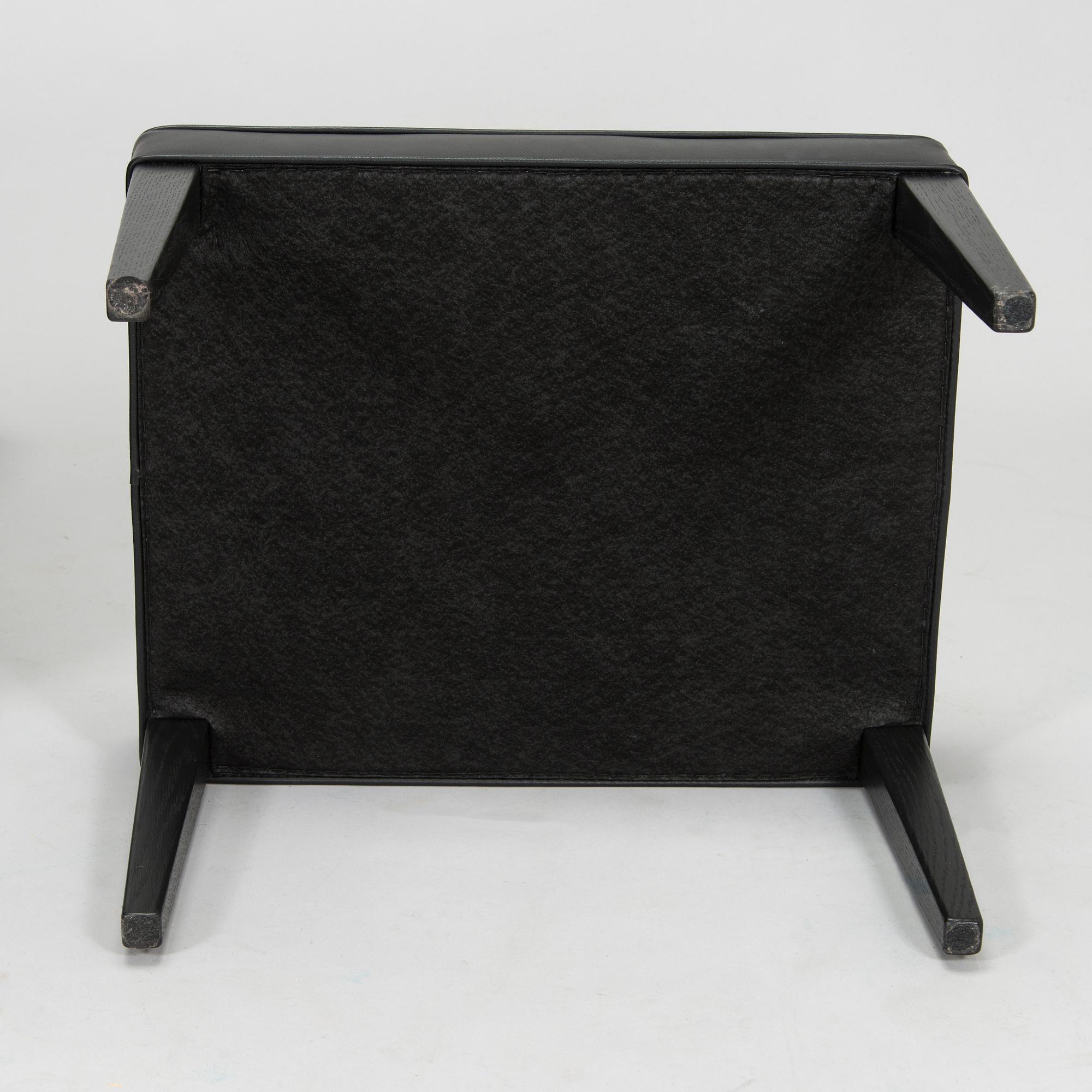 Frits Henningsen, fåtölj, "Heritage Chair", modell "FH419", och fotpall, Carl Hansen & Son, Danmark.