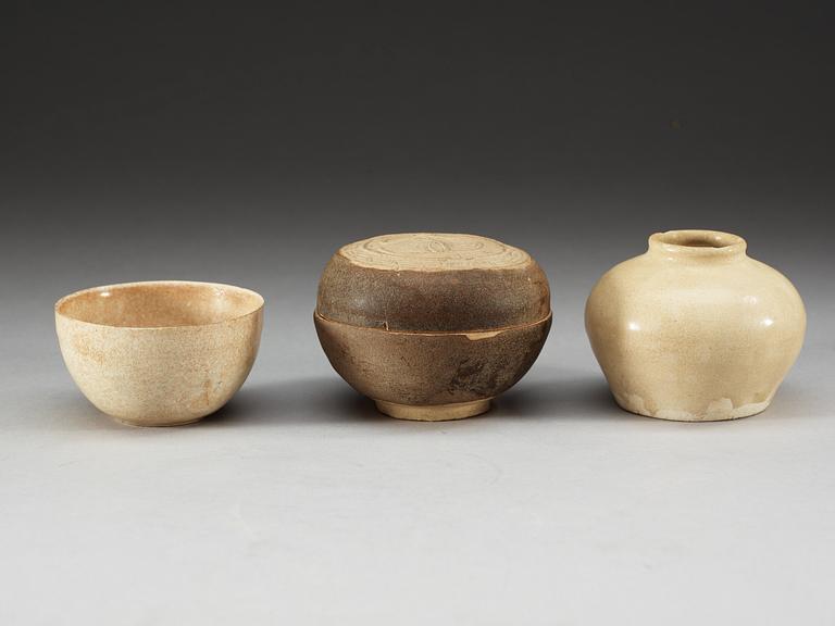 A bowl, a box with cover, and a small jar, Song/Yuan dynasty.