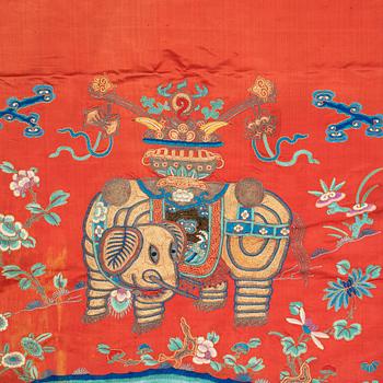 A Chinese embroidered chair cover/silk panel, late Qing dynasty.