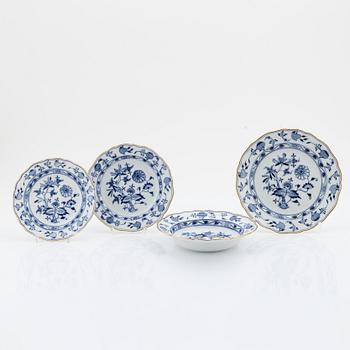 A 134 piece porcelain dinner service, "Zwiebelmuster", Meissen.