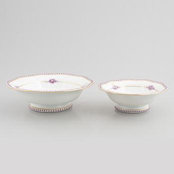 Matservis, 100 delar, Rosenthal, med monogram.