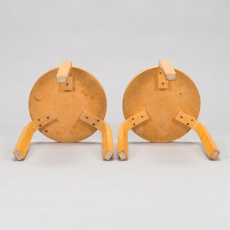 Alvar Aalto, klaffbord "DL82" och pallar, 6 st "60",  O.Y. Huonekalu-ja Rakennustyötehdas A.B 1900-talets mitt.