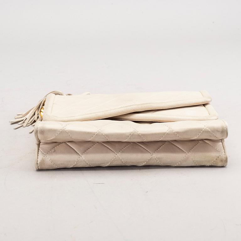 Chanel, axelremsväska.