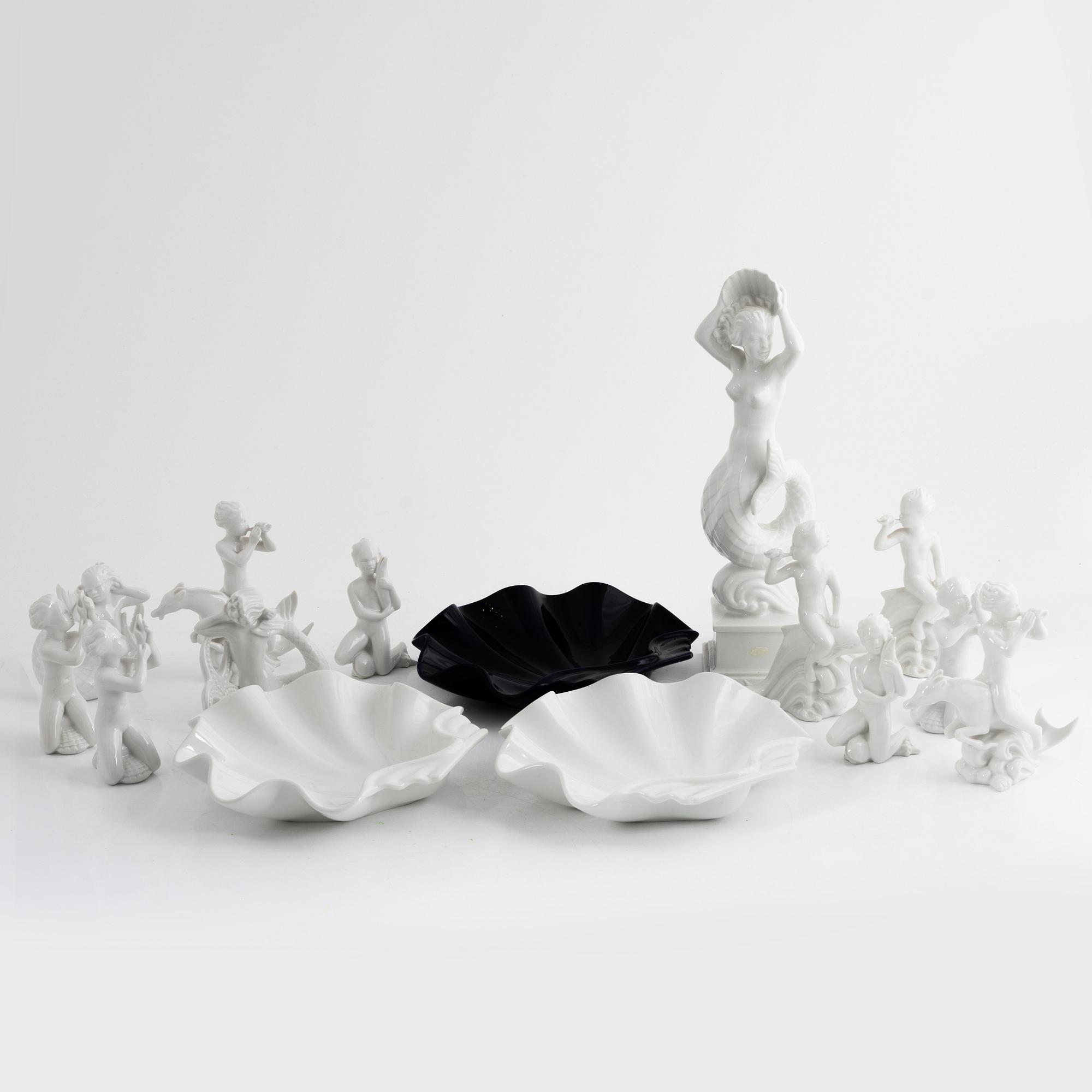 Harlad Salomon, twelve porcelain figuries and three dishes from the series "Skärgårdsdröm", Rörstrand, Sweden.