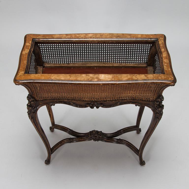 A late 19th-century plant stand.