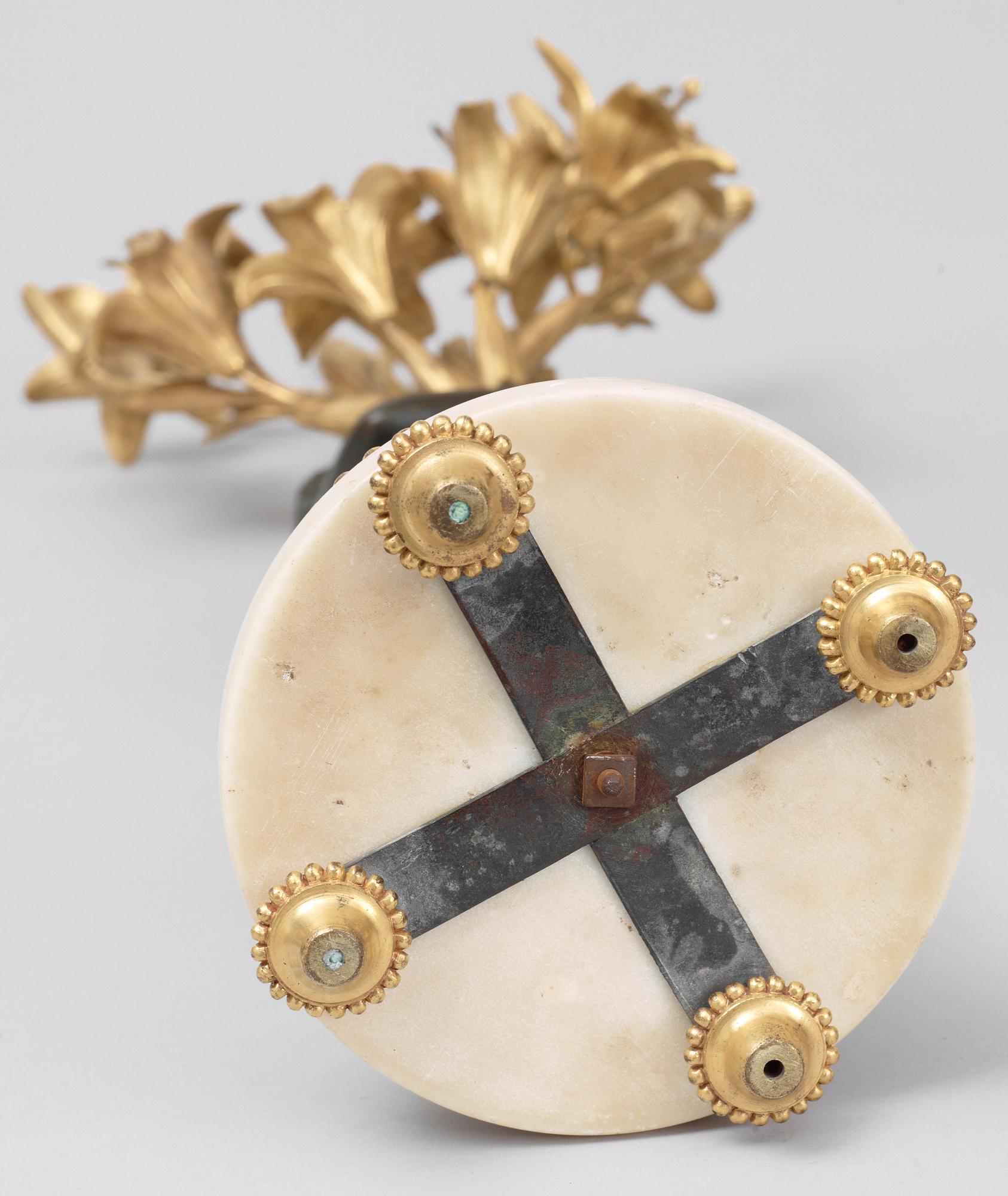 KANDELABRAR, för två ljus, ett par. Frankrike, 1700-talets slut. Louis XVI.