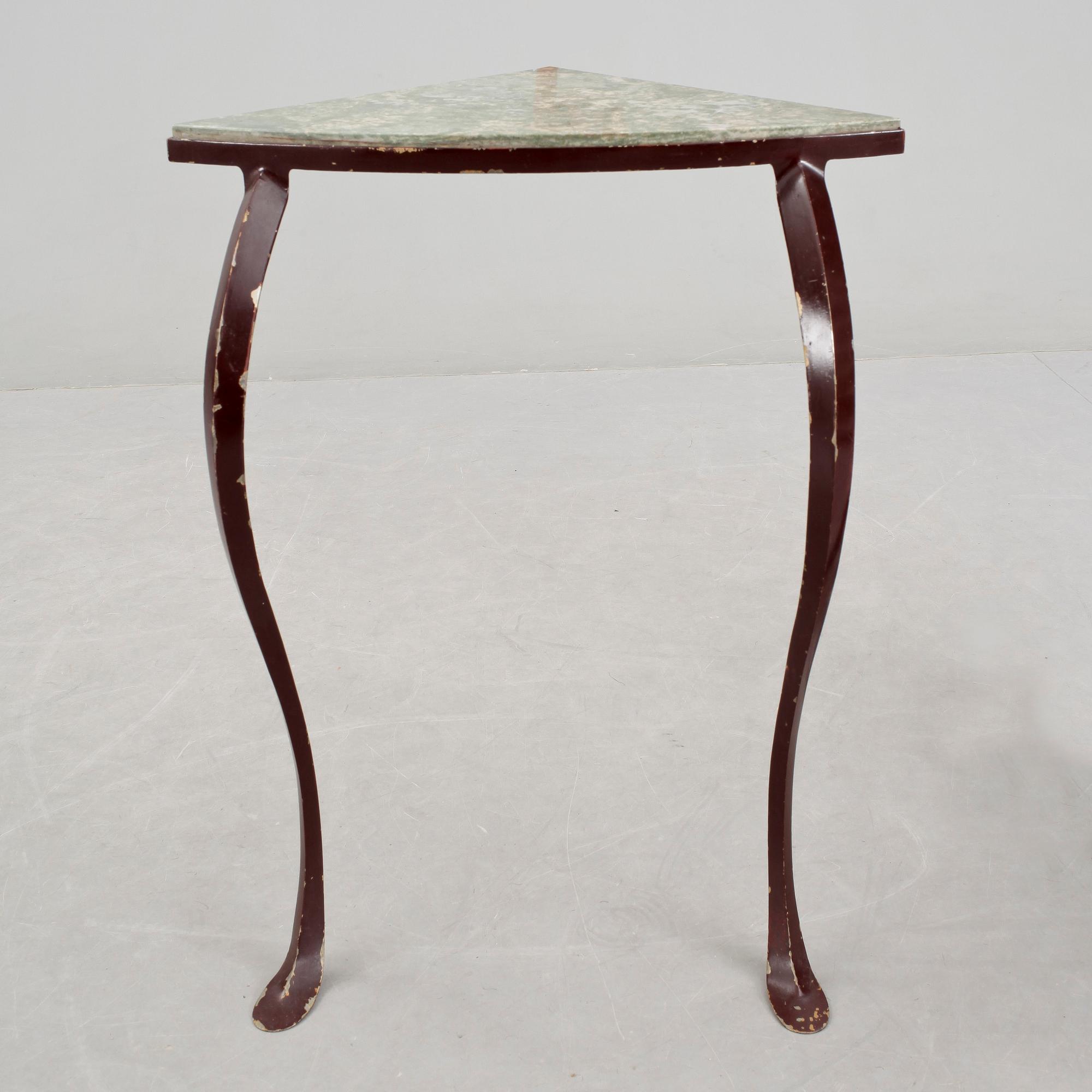 HÖRNKONSOLBORD, smide och sten, 1900-talets första hälft.