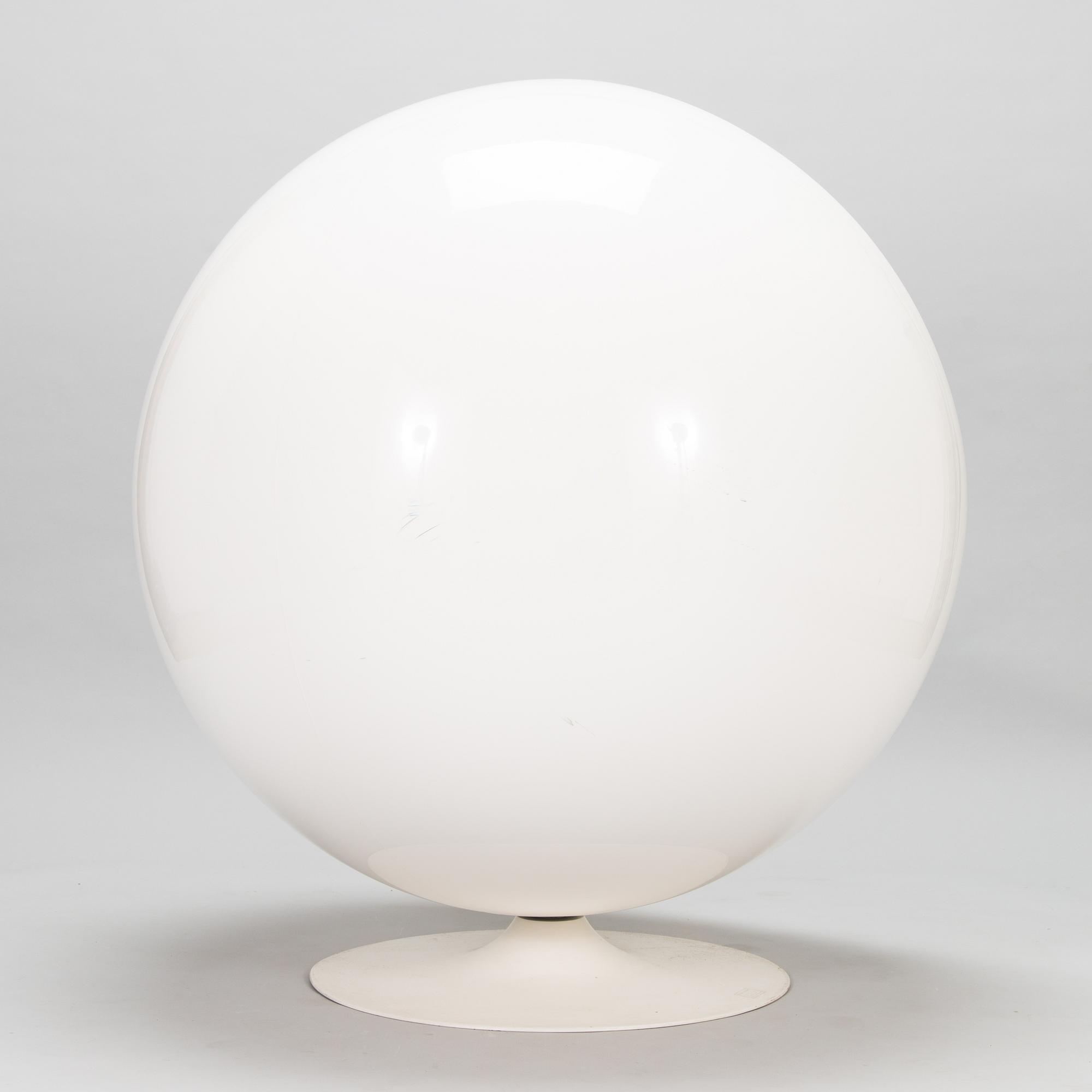Eero Aarnio, a late 1980s 'Ball Chair', Adelta.