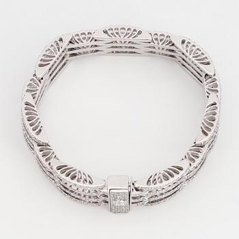 An 18K white gold bracelet set with round brilliant-cut diamonds.