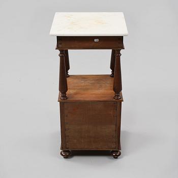 SÄNGBORD, omkring sekelskiftet 1900.