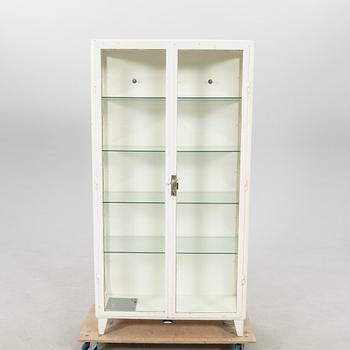 Läkarskåp Mellaneuropa 1900-talets mitt.