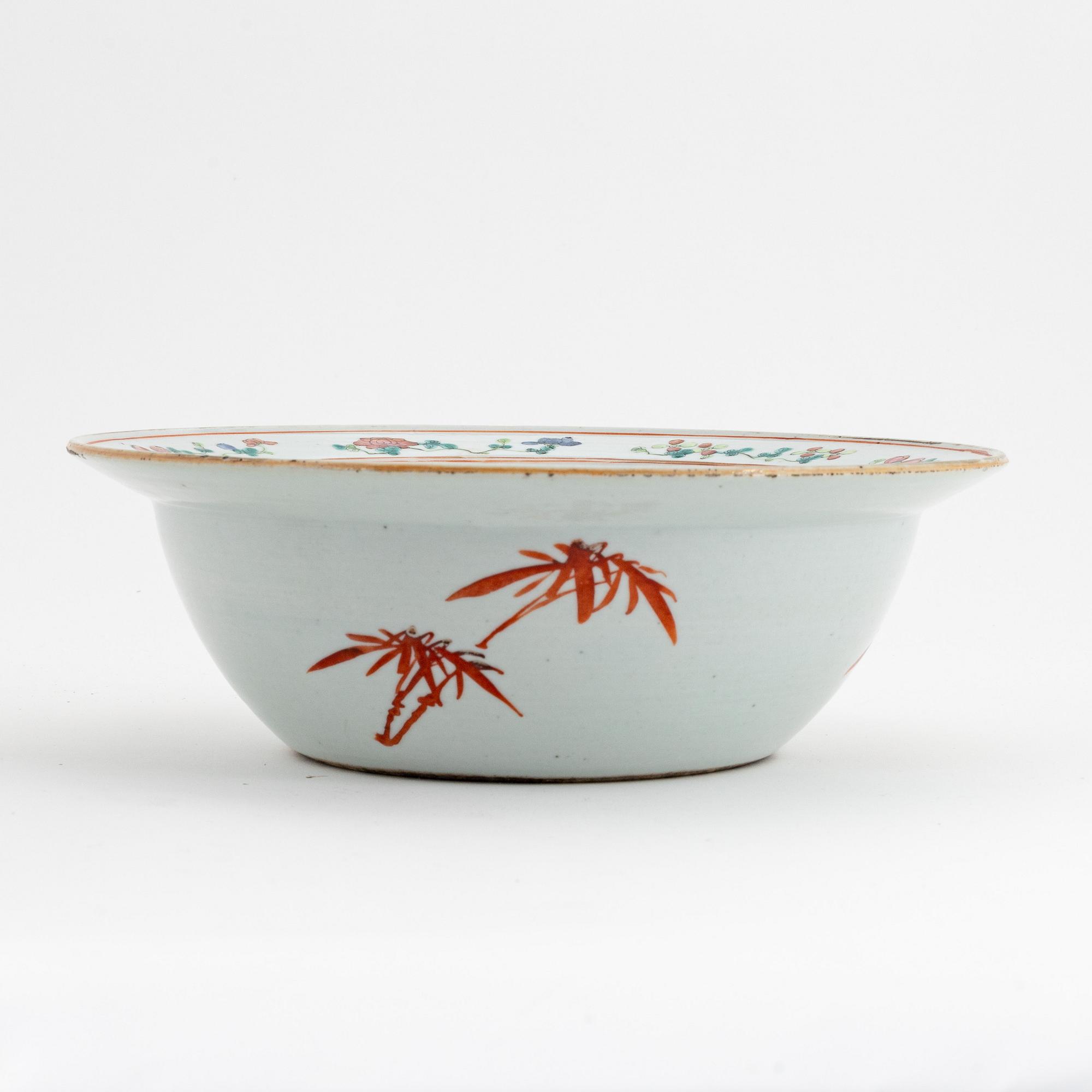 A famille rose basin, late Qing dynasty, circa 1900.
