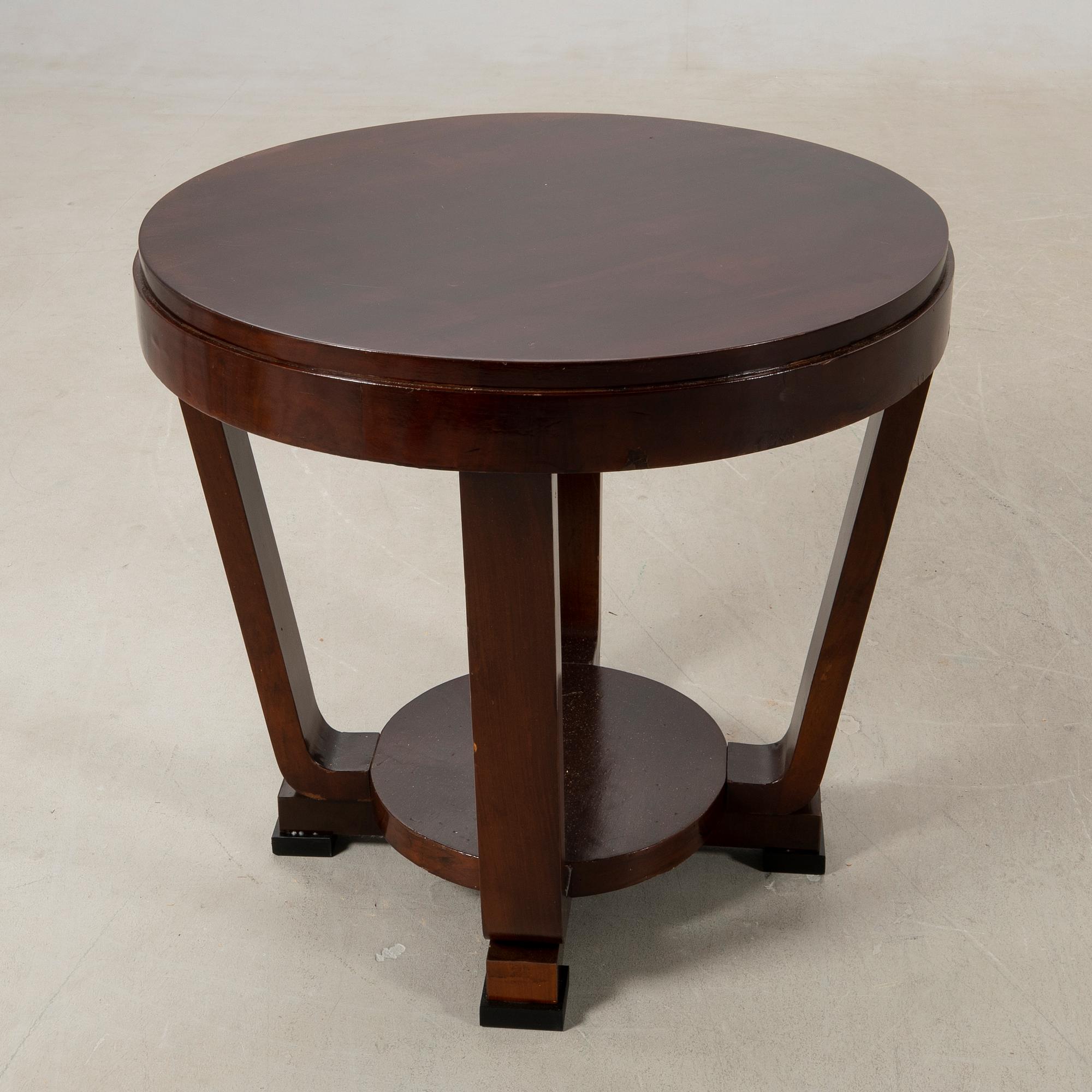 Coffee table/Side table Art Deco first half of the 20th century.