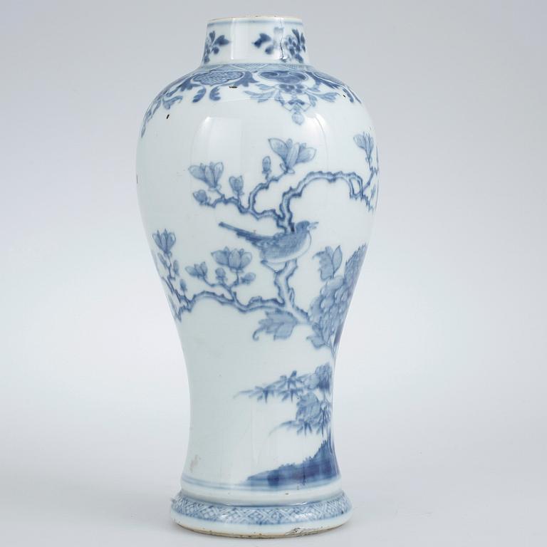 VAS, porslin, Kina, Qianlong (1736-95).