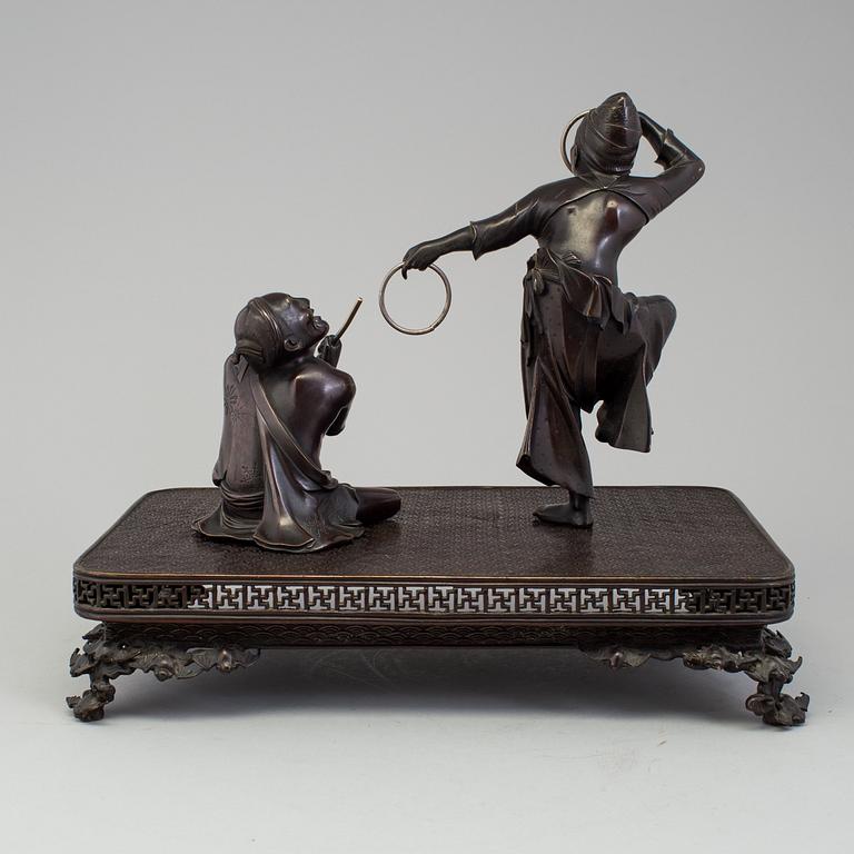 A Japanese bronze sculpture group, Meiji period (1868-1912).