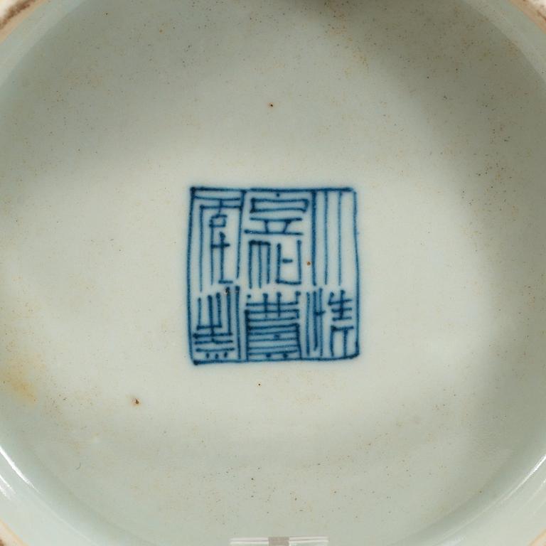 A famille rose bowl, presumably late Qing dynasty.