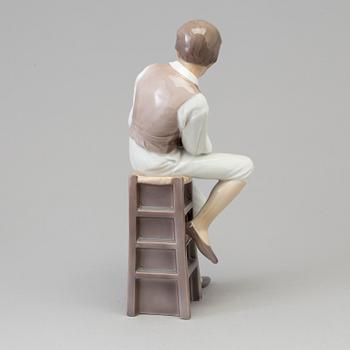 FIGURIN, porslin, "Mandolinspelare". Bing & Gröndahl, Denmark, sent 1900-tal.