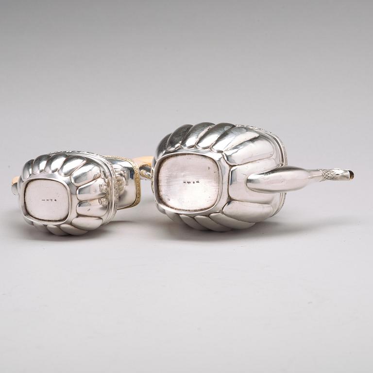 Gustav Lindgren, kaffekanna och gräddkanna, silver, S:t Petersburg 1827.