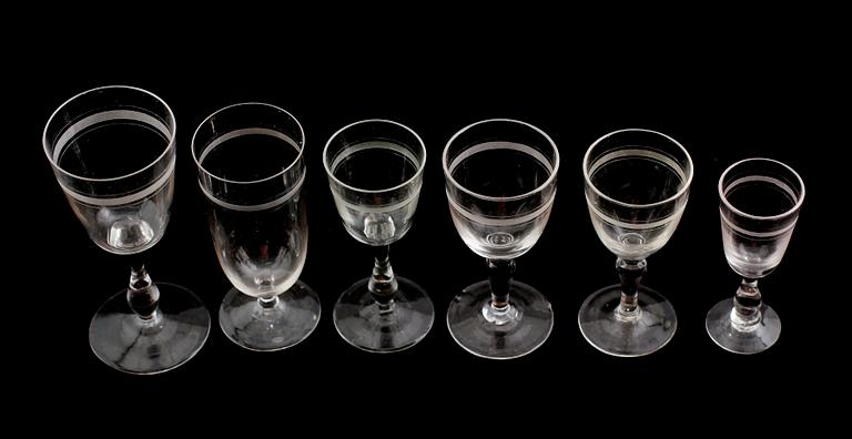 SERVISGLAS, 66 delar, sk Rydbergsslipning, 1800-tal.