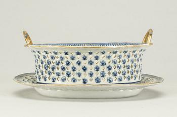 GALLERSKÅL med FAT, porslin, Kina, 1700-tal.