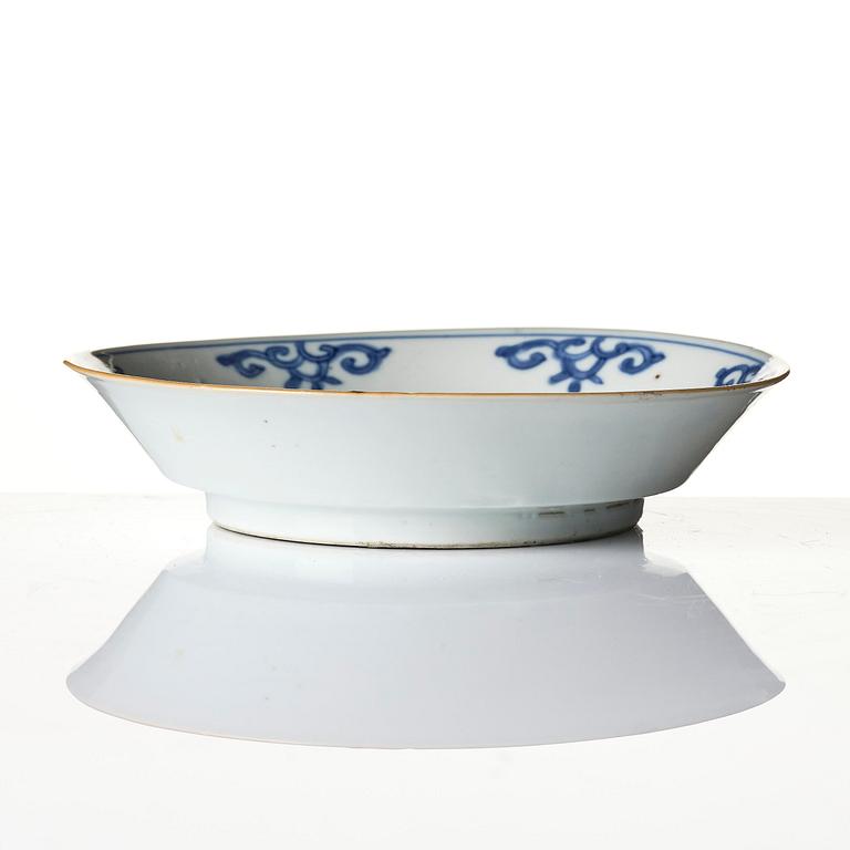 A 'rooster' dish, Tianqi/Chongzhen mid 17th century.