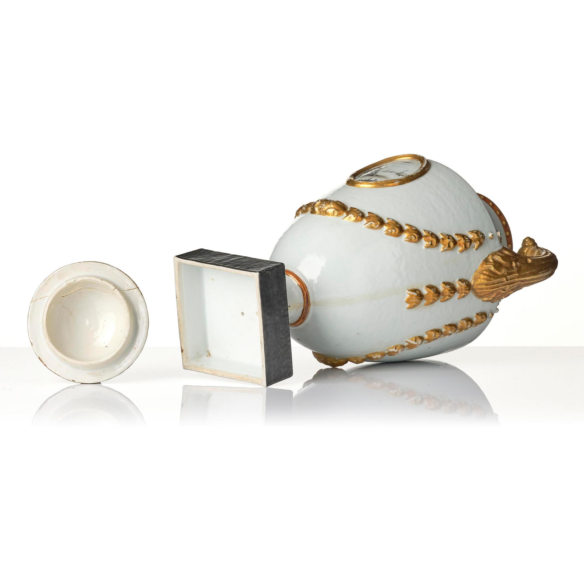 A Chinese Export jar with cover, Qing dynasty, 1790's.