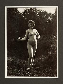 A paper file with 19 pictures, "Eva im Paradies"
early 20th century Germany.