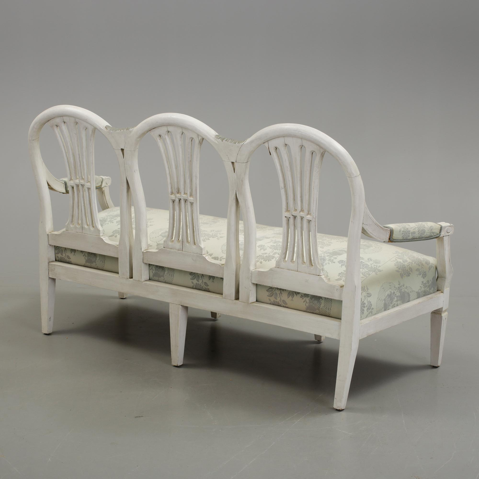 SOFFA OCH KARMFÅTÖLJER 1 par, gustaviansk stil, 1900-talets första hälft.