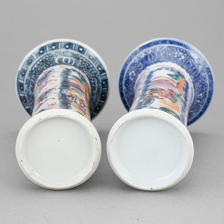 VASER, ett par, porslin, Kina, Qianlong (1736-1795).