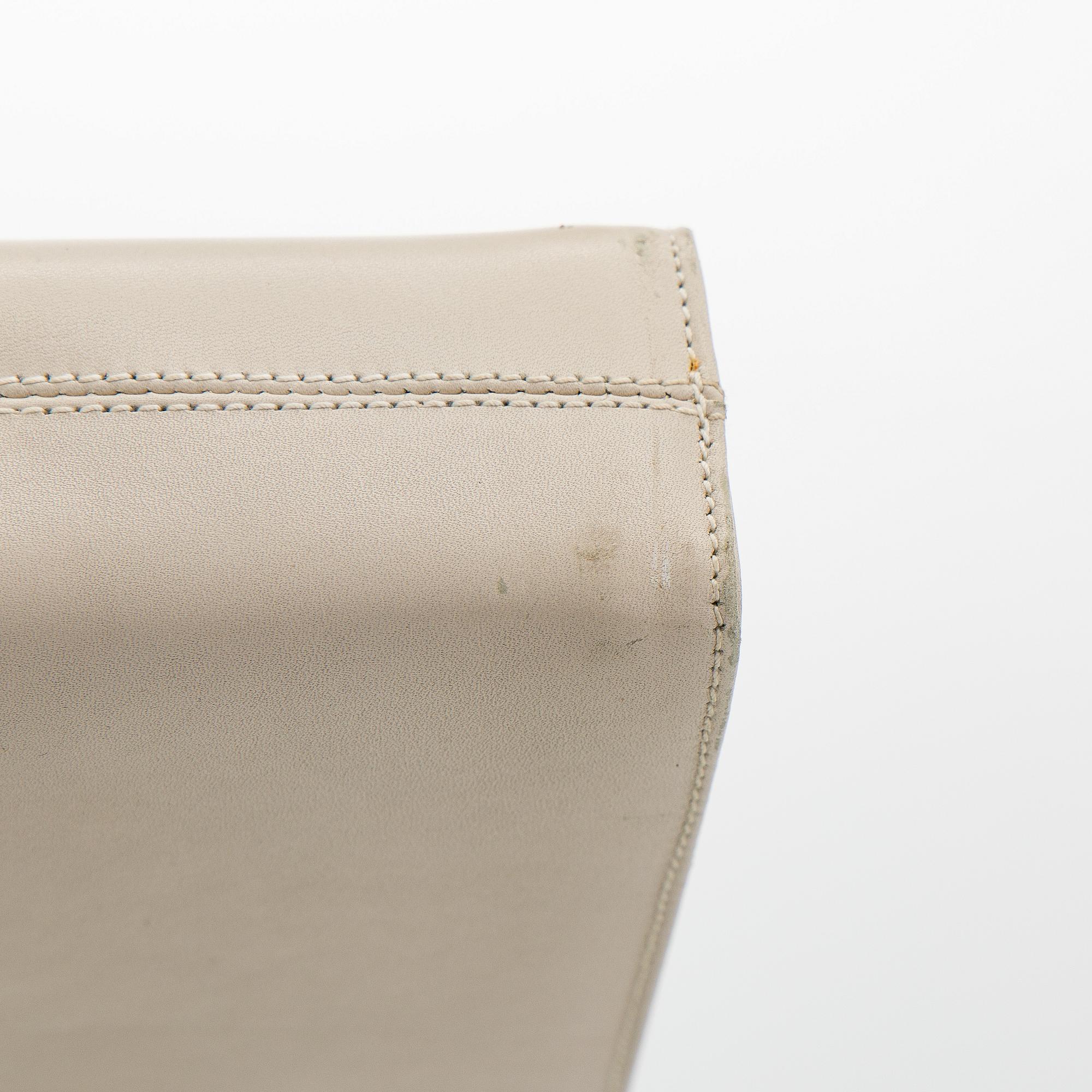 Salvatore Ferragamo, a leather “Gancini”bag.