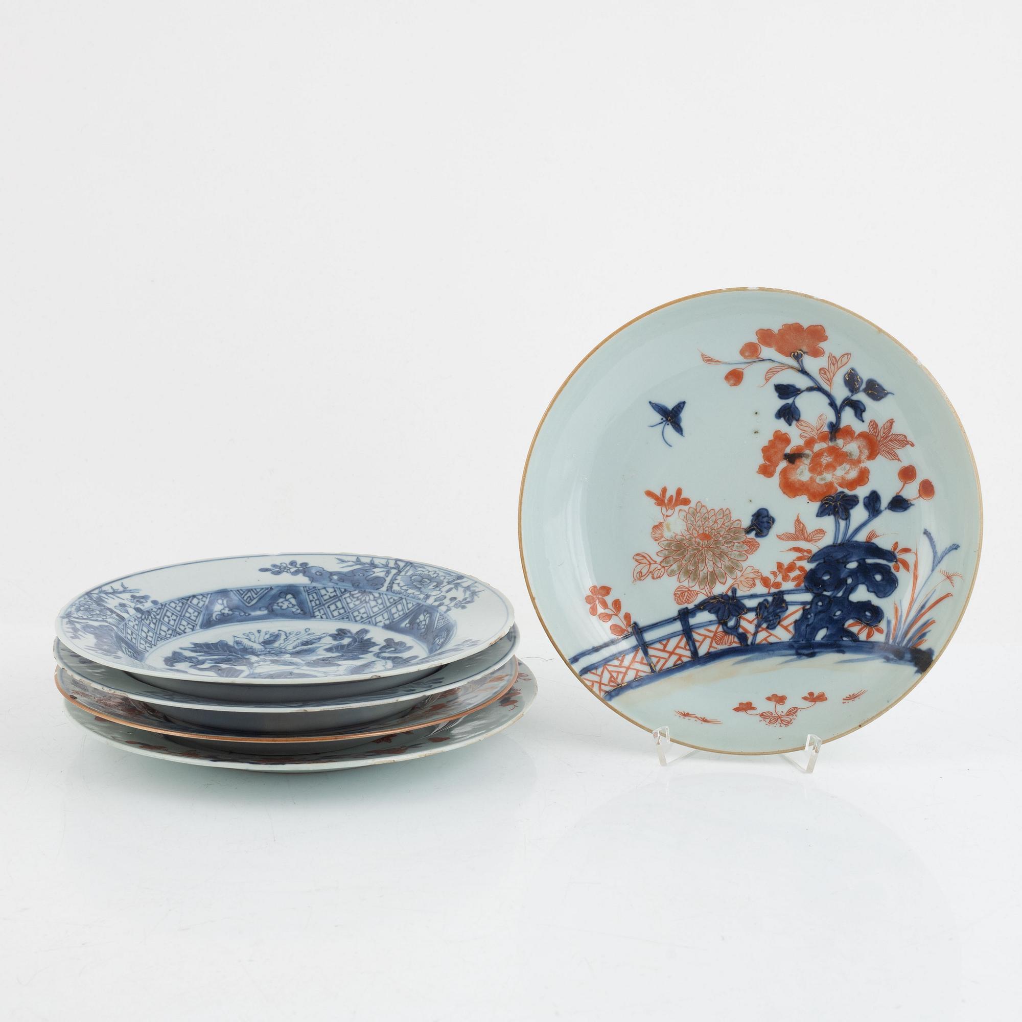 Two plates, two soup dishes and a serving dish, export porcelain, Qing Dynasty, Qianlong (1736-95).