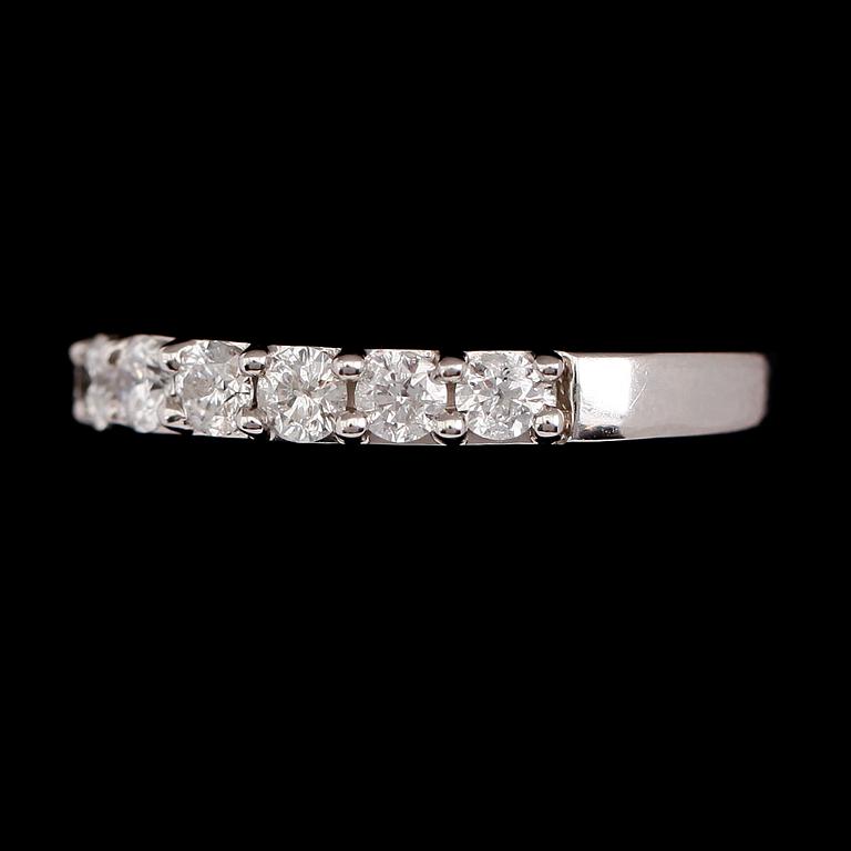 RING, 14 k vitguld, briljantslipade diamanter tot ca 1.00 ct.