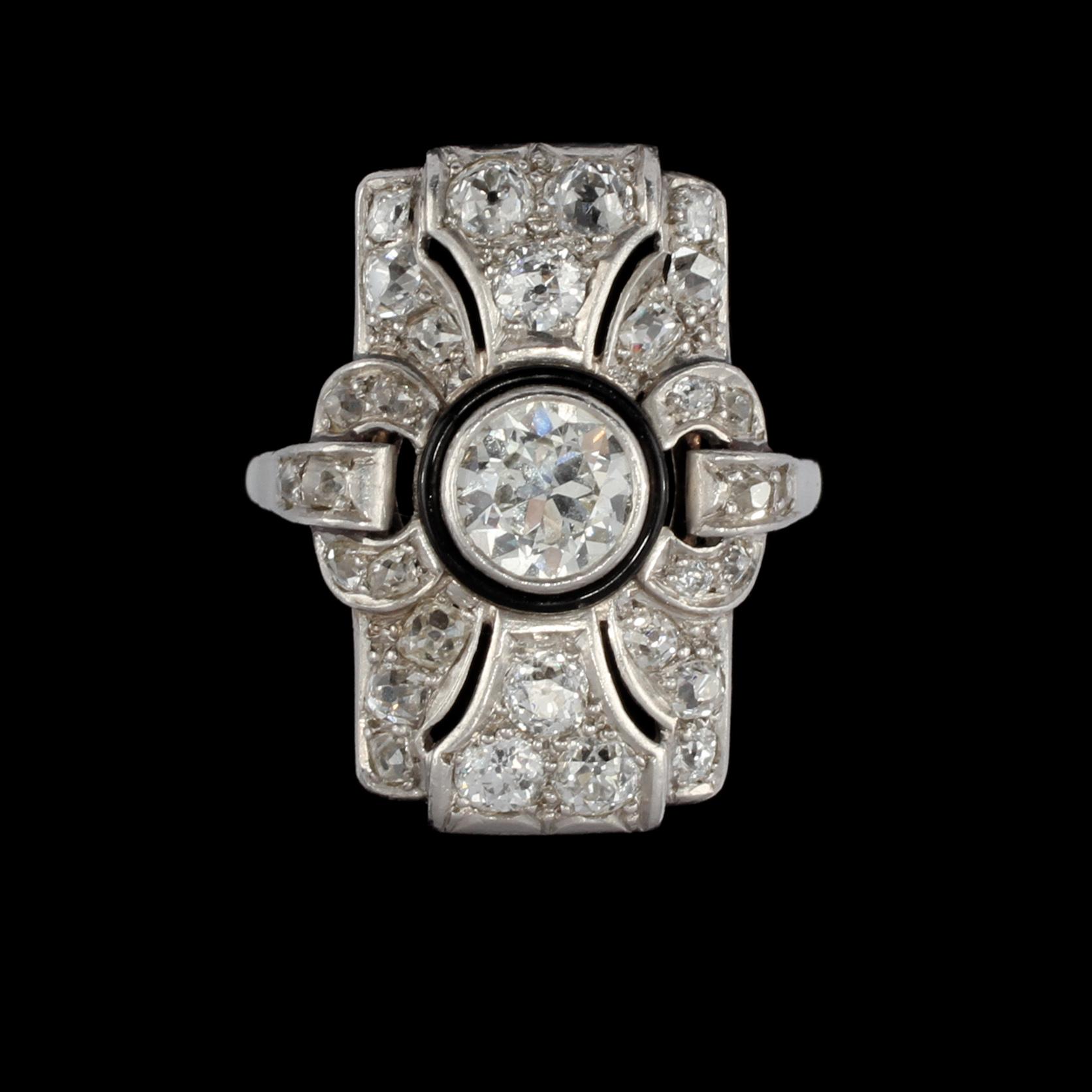 RING, 14k vitguld med en äldre briljantslipad diamant, ca 1.00 ct samt 30 mindre totalt ca 1.15 ct. Vikt 7 g.