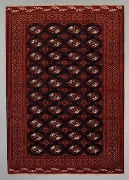 MATTA, Turkmen, ca 287 x 203 cm.