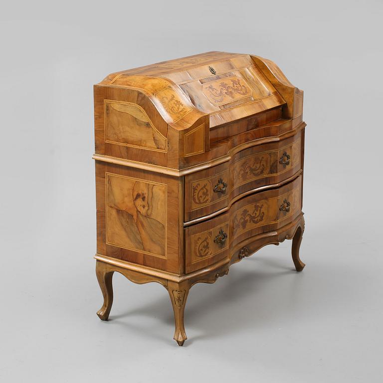 SKRIVBYRÅ, senbarockstil, 1900-talets mitt.